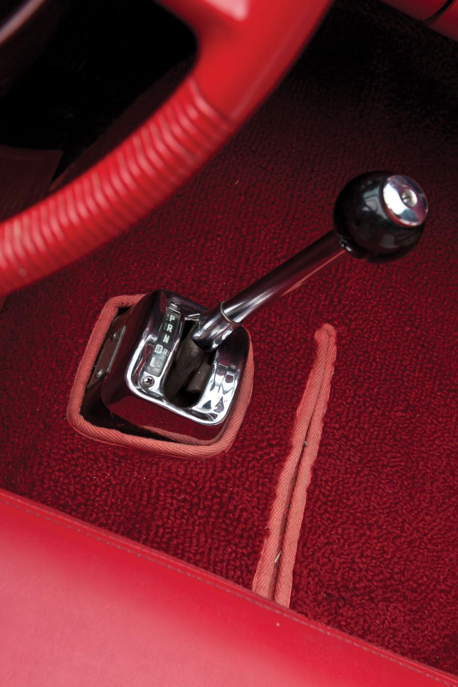 Детали интерьера Ford Thunderbird (P5/40) 1955 года  (фото 11 из 128)